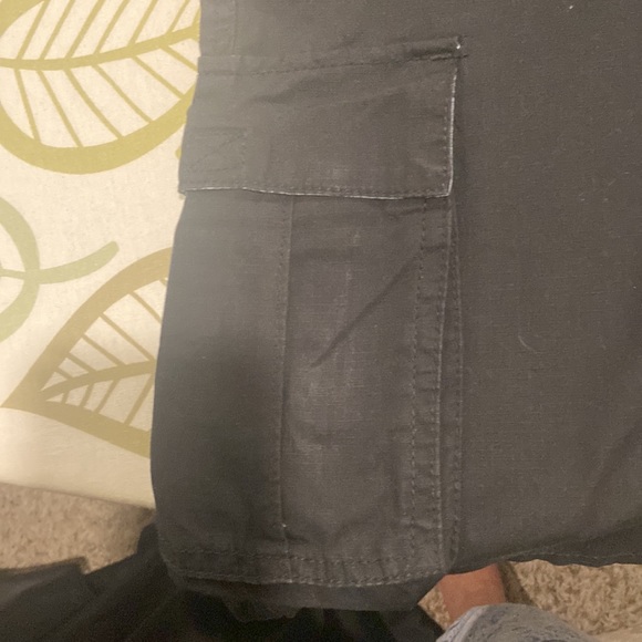 Levi’s Black Cargo Shorts - Picture 2 of 3